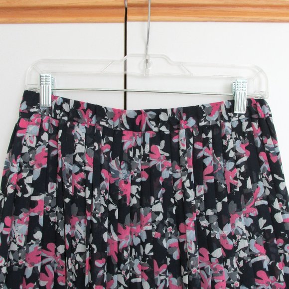 Banana Republic Comfy Pleated Floral Midi Skirt - Picture 4 of 8
